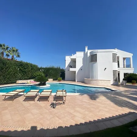Anna Villa